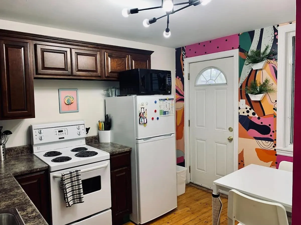 Ultimate Pet-Friendly Studio #1 With Patio At Doggy Digs Галифакс